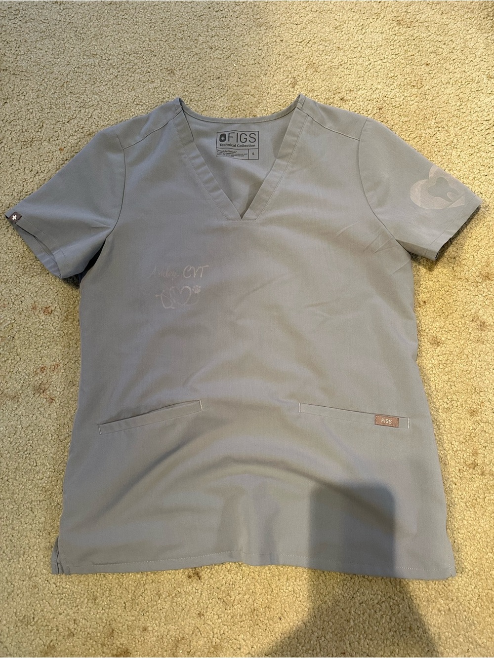 FIGS Women's DUSTY BLUE V-Neck Medical Scrub Top in Light Gray- SIZE SMALL